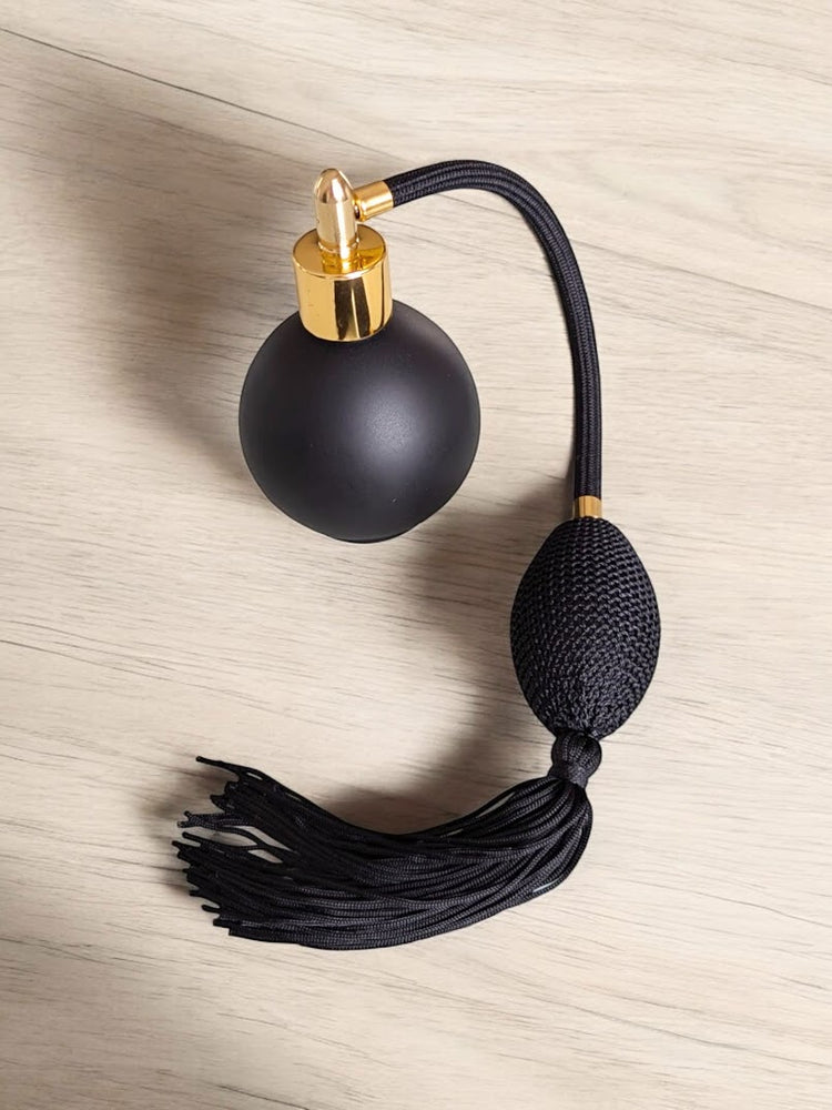Classic matt black glass 78ml round bottle perfume atomizer with tassel