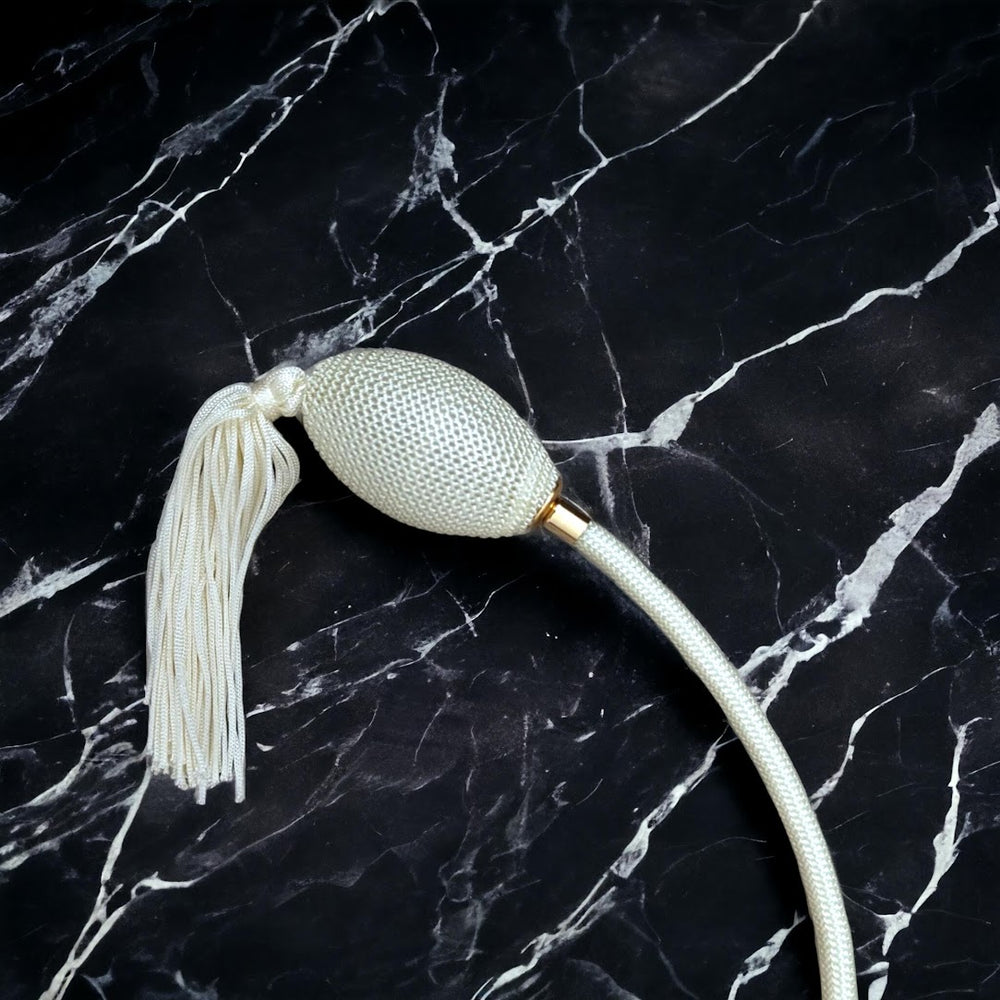 Clear glass 78ml round bottle perfume atomizer with Ivory tassel